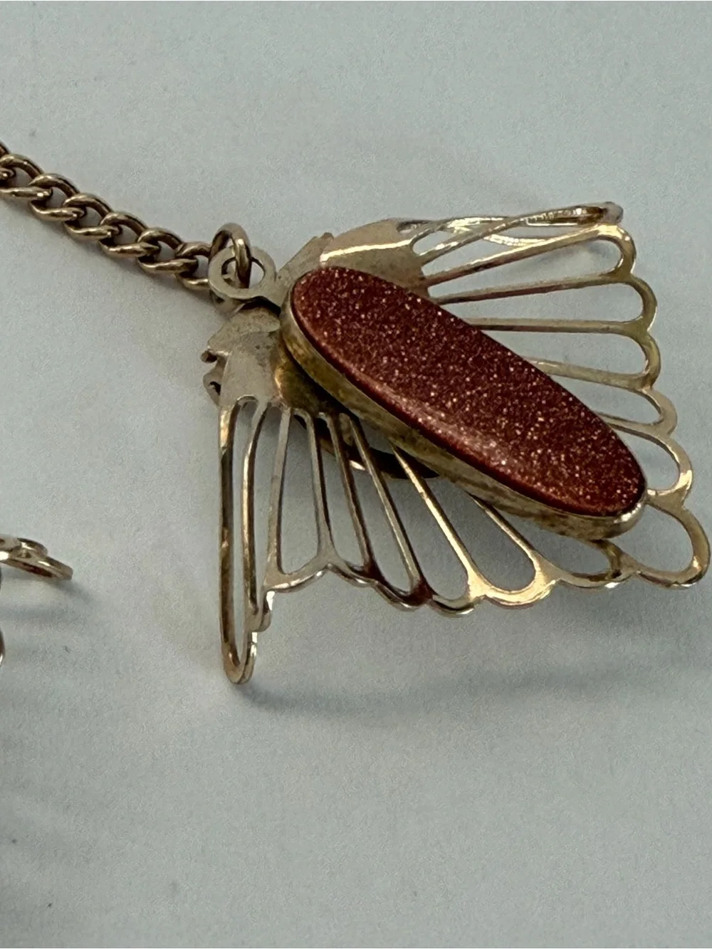 VTG 1960’s Gold Tone Sweater Chain Clip On with Gold Stone Inlay